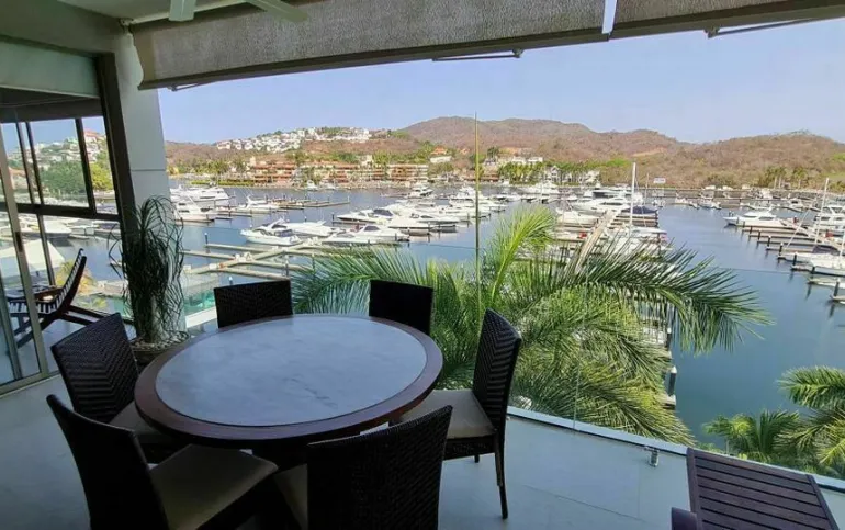 Departamento 3 recámaras con terraza y vista a la marina, en Ixtapa, Zihuatanejo