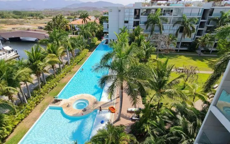 Departamento 3 recámaras con terraza y vista a la marina, en Ixtapa, Zihuatanejo