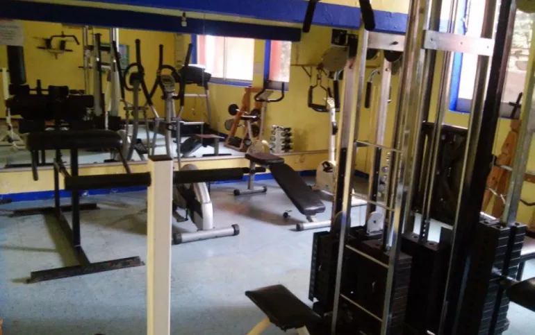 Residencia en Venta con jardines, Casa Club, GYM y Cancha de Tenis