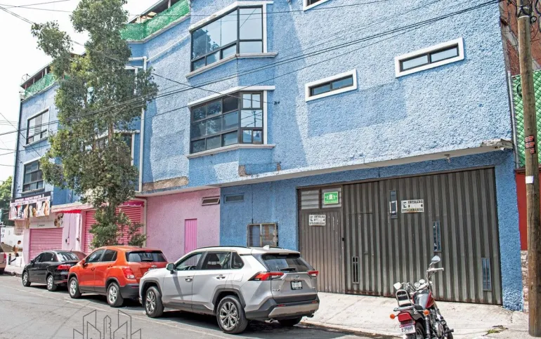 Edificio multi funcional en zona comercial