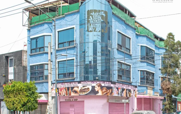 Edificio multi funcional en zona comercial