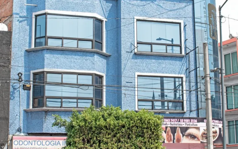 Edificio multi funcional en zona comercial