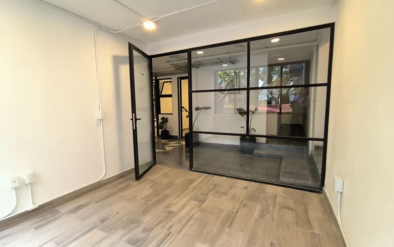 Oficina en Renta en Edificio Multifuncional con Excelente Ubicación y Servicios