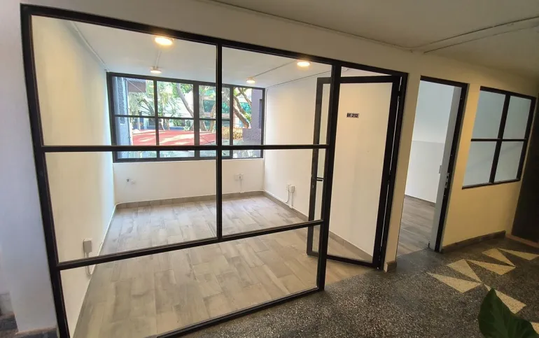 Oficina en Renta en Edificio Multifuncional con Excelente Ubicación y Servicios