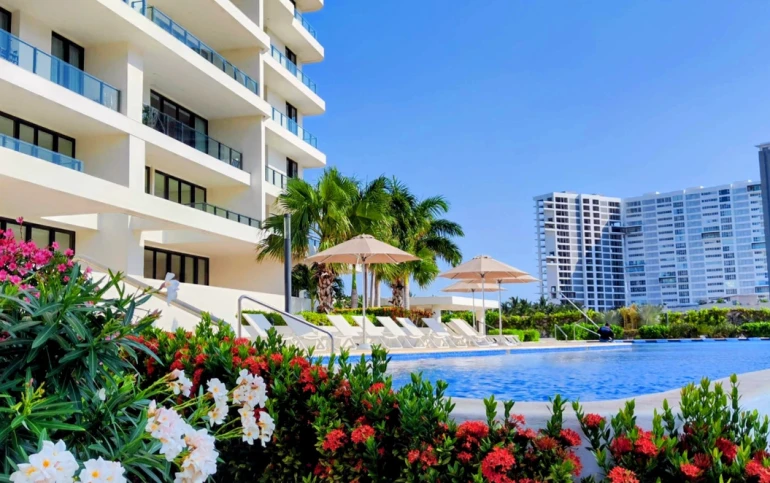 Venta de Departamento en Puerto Cancún, entrega inmediata