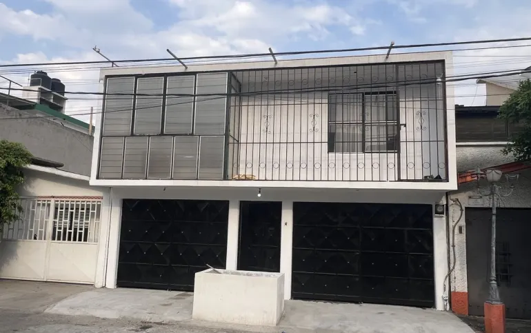 CASA RECIEN REMODELADA EN JARDINES DE CERRO GORDO