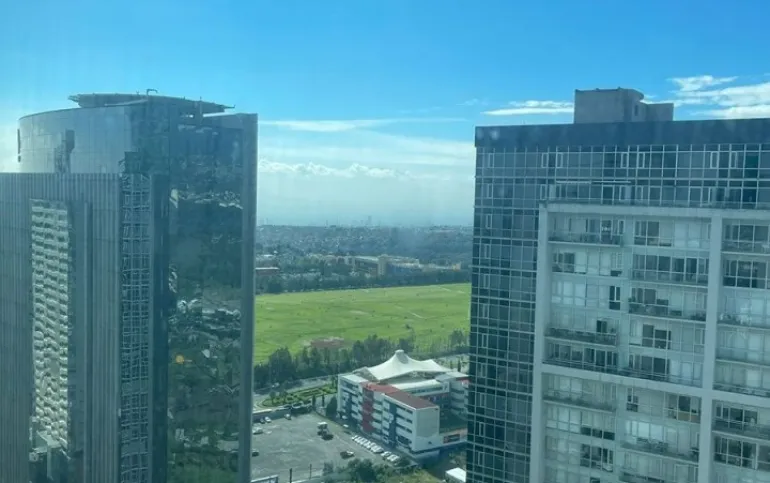 Excelente PH en Av Sta. Fe de 2 Niveles