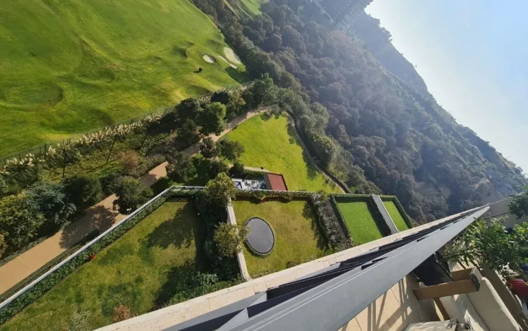 INCREÍBLE DEPARTAMENTO CON TERRAZA , PRÁCTICAMENTE  NUEVO EN BOSQUE REAL