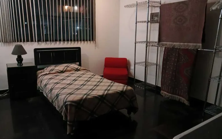 Recámara en renta en Las Águilas .