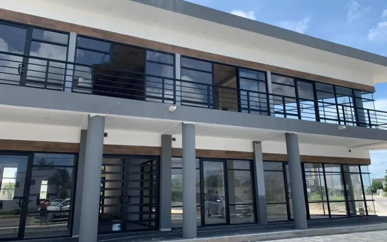 LOCAL COMERCIAL EN AVENIDA HUAYACAN CANCÚN