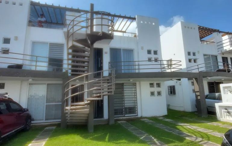 Departamento amueblado en RENTA 72 m2 en 1er piso, 3 recamaras, 2 baño y 1 cajón