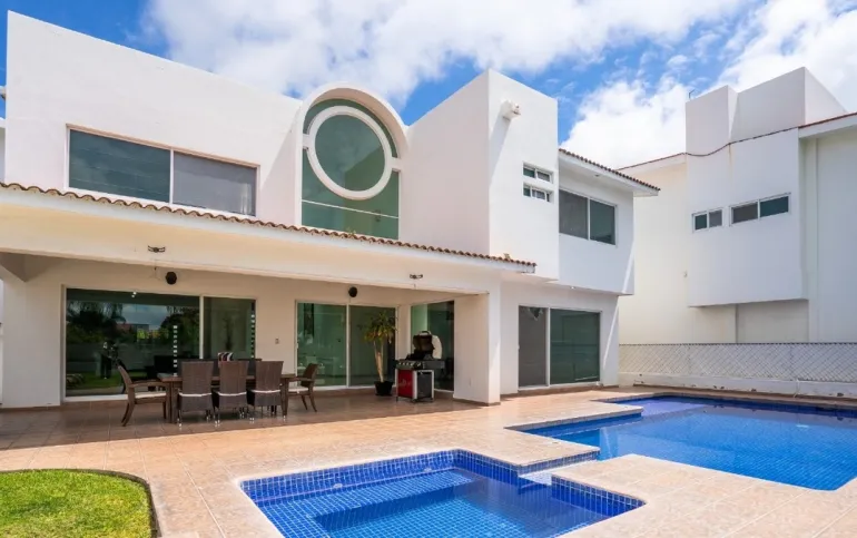 SE VENDE CASA EN LOMAS DE COCOYOC, MORELOS.
