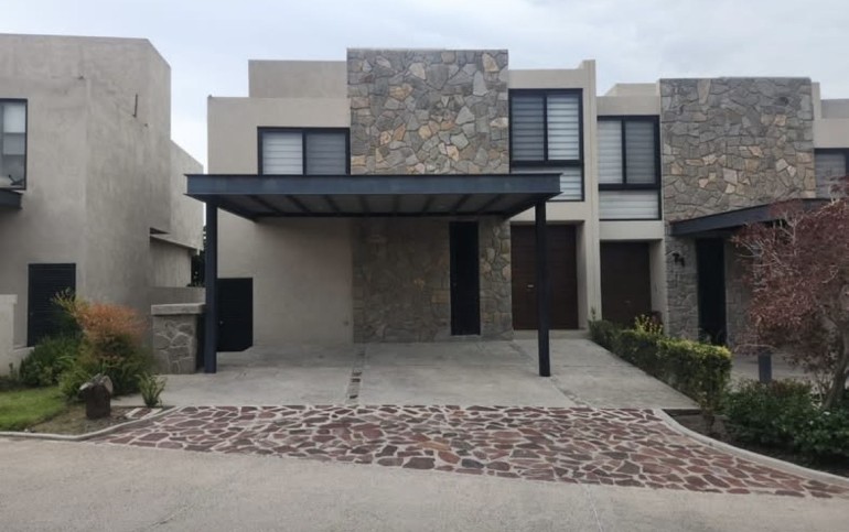 Hermosa casa en renta en el Condominio Roca, Altozano