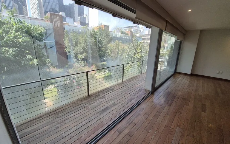 Se renta amplio departamento en Tres Picos (SIN MUEBLES)