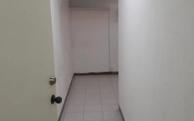 EXCELENTE LOCAL, OFICINA O CONSULTORIO  DENTRO DE UNA MINI PLAZA