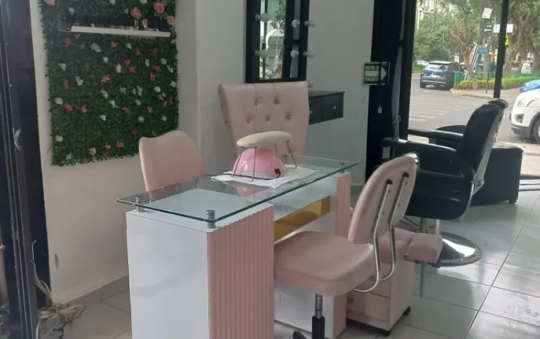 EXCELENTE ESTACIÓN PARA SPA DE UÑAS EN NARVARTE