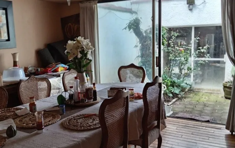 CASA EN VENTA EN LAS AGUILAS MUY CERCA DE LA IGLESIA