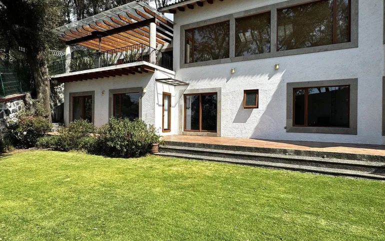 GRAN CASA EN LOS ENCINOS