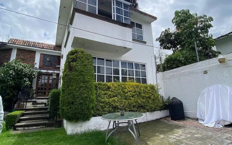 CASA EN VENTA EN OLIVAR DE LOS PADRES FRACCIONAMIENTO CON SEGURIDAD!!