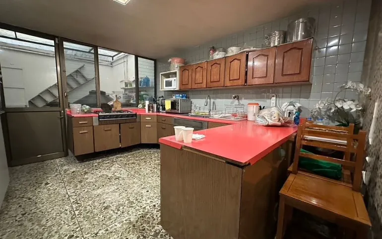Oportunidad para hacer esta casa a tu gusto, en la del Valle sur !