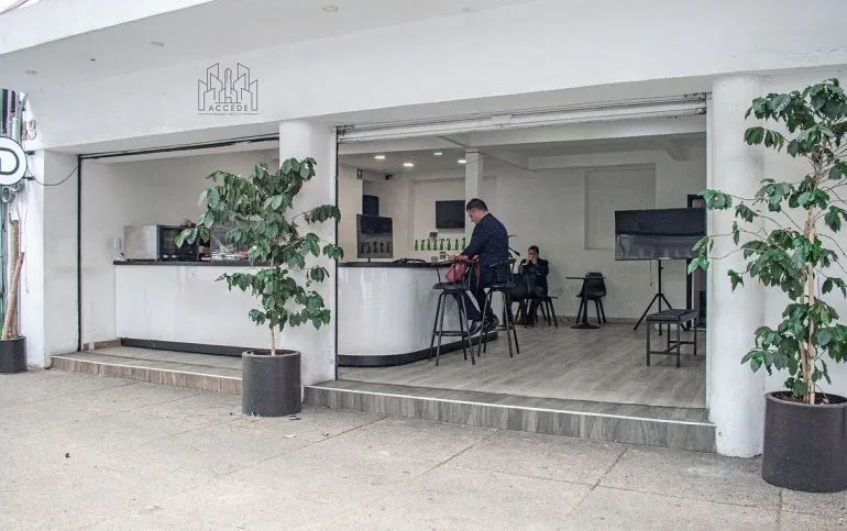 Ubicación inmejorable atrás del Senado