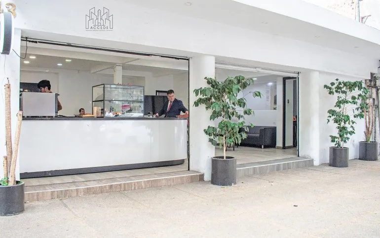 Ubicación inmejorable atrás del Senado