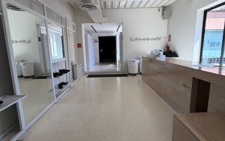 Se renta local  comercial en plaza con vigilancia  Altavista 147