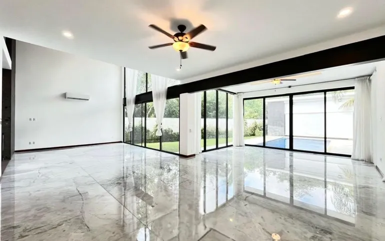 BELLÍSIMA CASA EN LAGOS DEL SOL