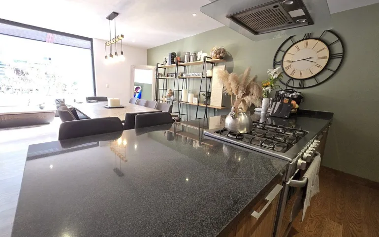 AMPLIO EN PB CON JARDIN PRIVADO Y BALCON