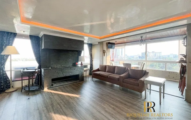 MUY AMPLIO DEPARTAMENTO CON EXCELENTES VISTAS