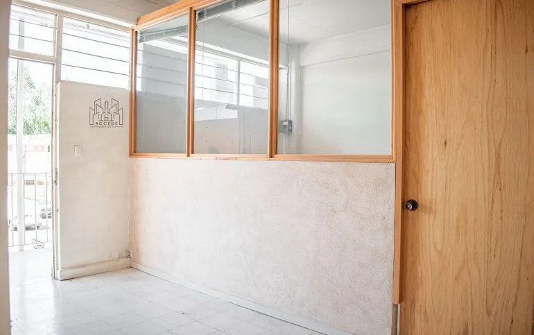 ¿Buscas oficina con baño propio y gran ubicación? Local de 75m2 en Nauc. Centro