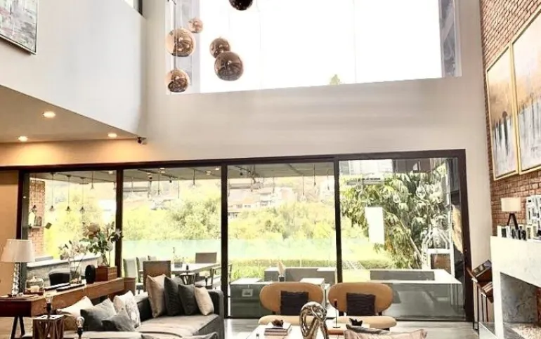 CASA en VENTA o RENTA en Privada dentro de Bosque Real con jardín, terraza y alb