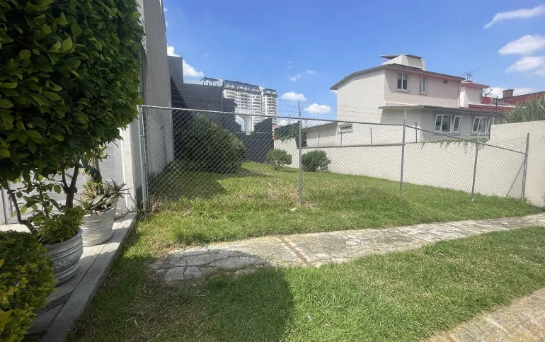Excelente terreno dentro de Residencial La Antigua