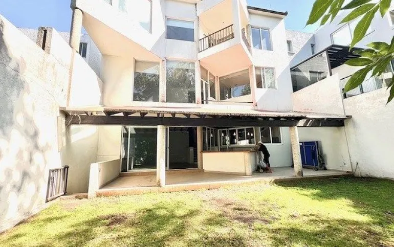 CASA EN VENTA  EN LOMAS DE LA HERRADURA CON SEGURIDAD EN CALLE PRIVADA