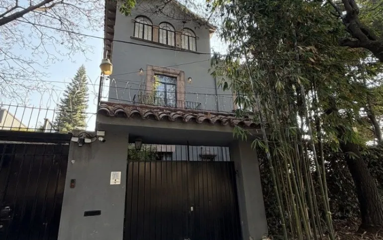 Exclusiva casa en Virreyes en esquina en Venta