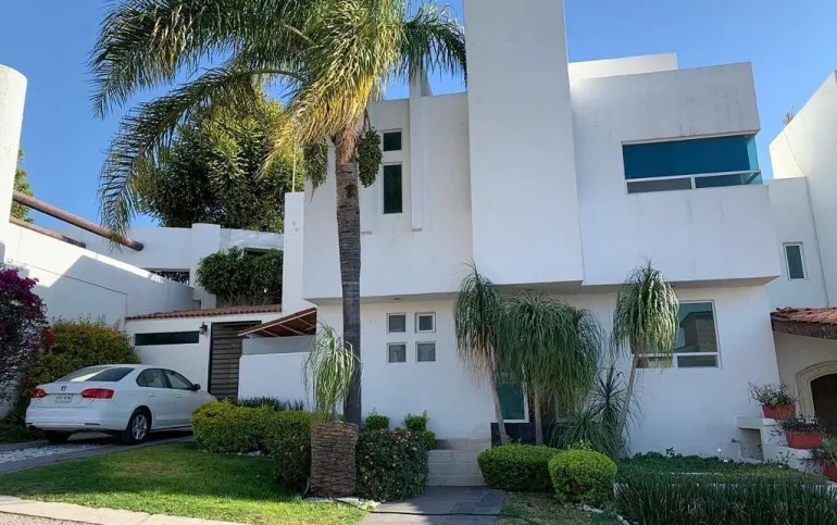 Rento casa en condominio junto al Colegio Fontanar, en Corregidora, Querétaro