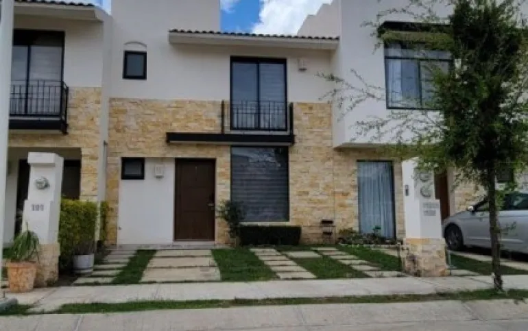 CASA EN RENTA MUY CERCA DE PUERTO INTERIOR EJE METROPOLITANO LEON GTO