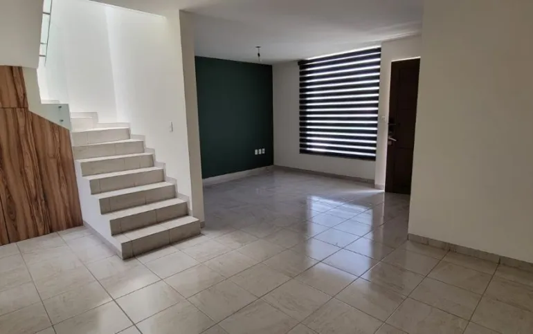 CASA EN RENTA MUY CERCA DE PUERTO INTERIOR EJE METROPOLITANO LEON GTO