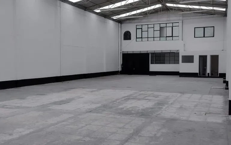 EXCELENTE Y UBICADISIMA BODEGA EN LA PORTALES DE 550 m2