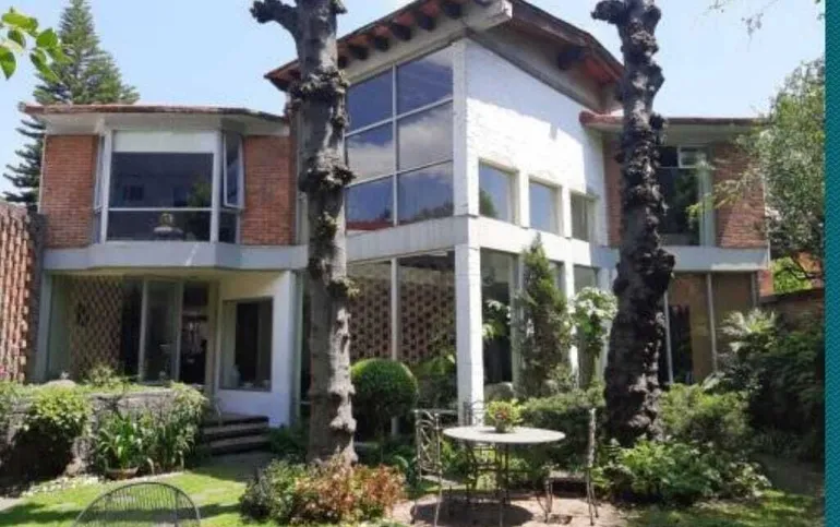 Residencia de Lujo en Calle Cerrada con Vigilancia