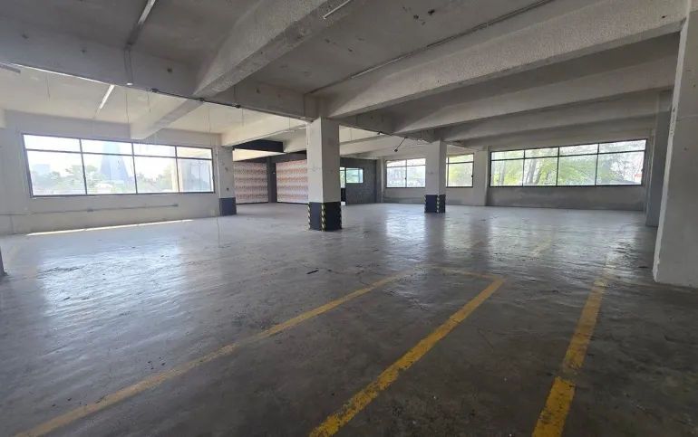 Bodega con oficinas en Santa María Insurgentes