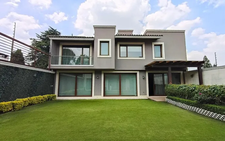 Estupenda Casa en Condominio en Venta Lomas de Tecamachalco