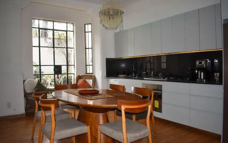 Casa en renta en la condesa enfrente del parque España con uso mixto