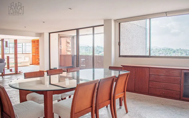 270 m2 en la icónica Torre Manhattan.  Potencial único para remodelar.