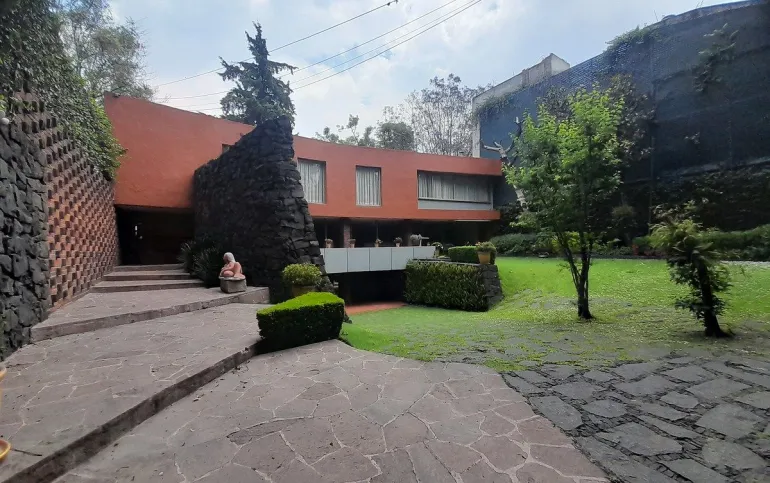 Venta de casa estilo años 70 con gran personalidad