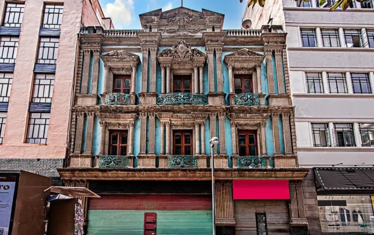 EDIFICIO COMERCIAL EN RENTA — AV. 16 DE SEPTIEMBRE, CENTRO HISTÓRICO CDMX