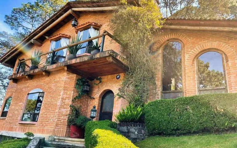 SE VENDE CASA EN CLUB DE GOLF AVANDARO, VALLE DE BRAVO.