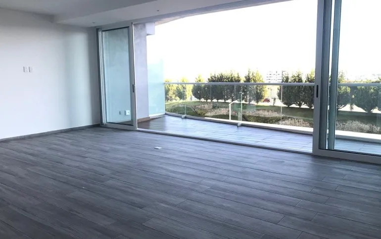 Venta y Renta Residencial  Five Bosque Real