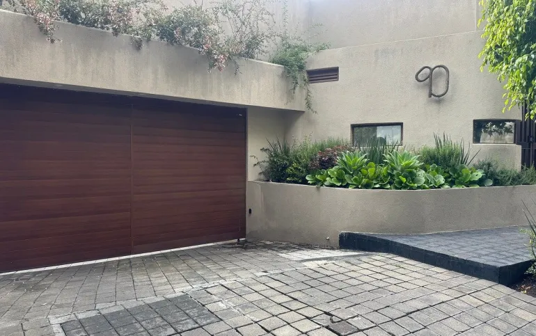 CASA EN BOSQUES DE LAS LOMAS CON SEGURIDAD