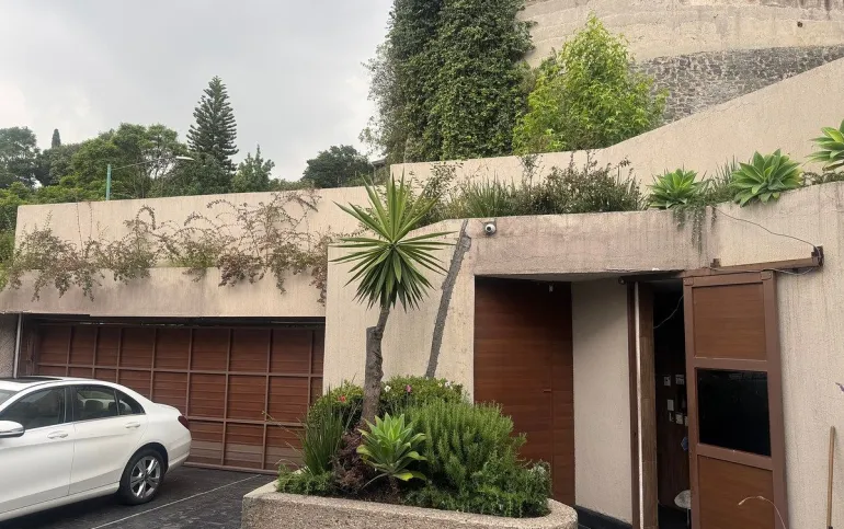 CASA EN BOSQUES DE LAS LOMAS CON SEGURIDAD